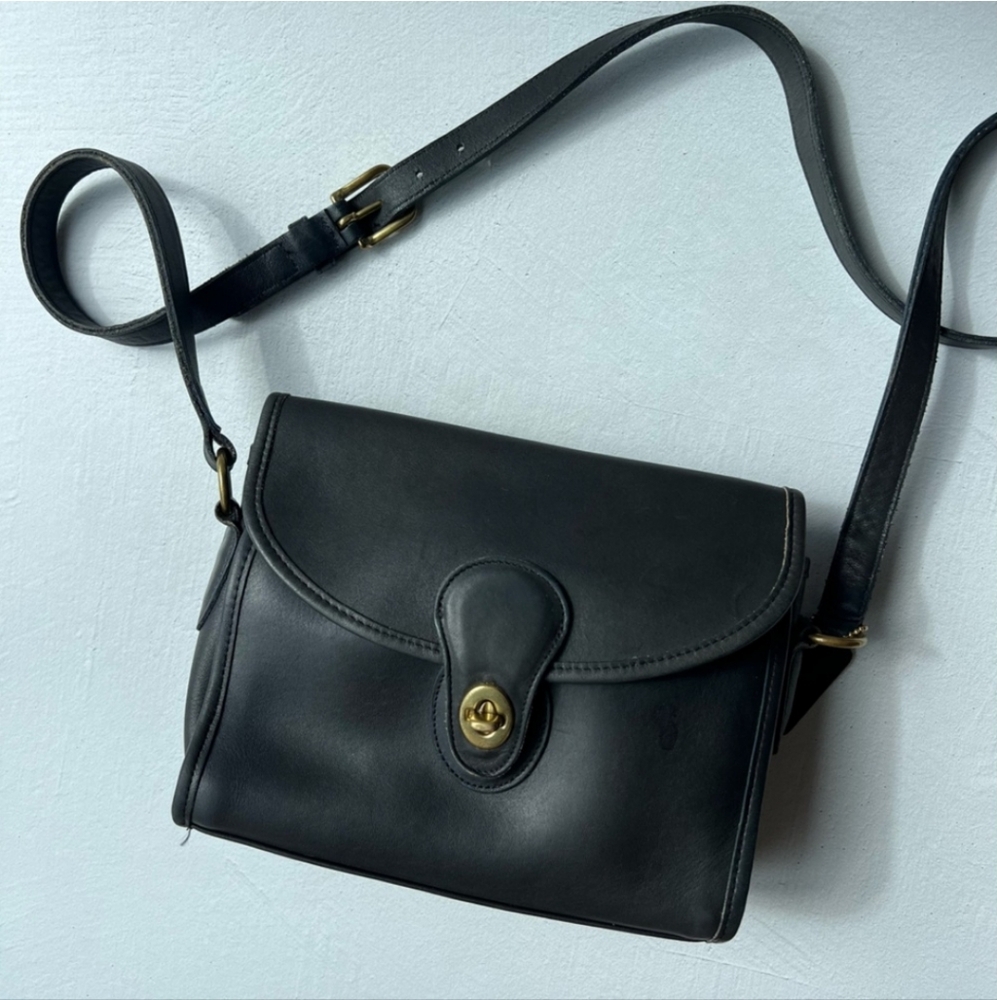 Vintage Coach Dark Navy EUC Leather Crossbody Bag